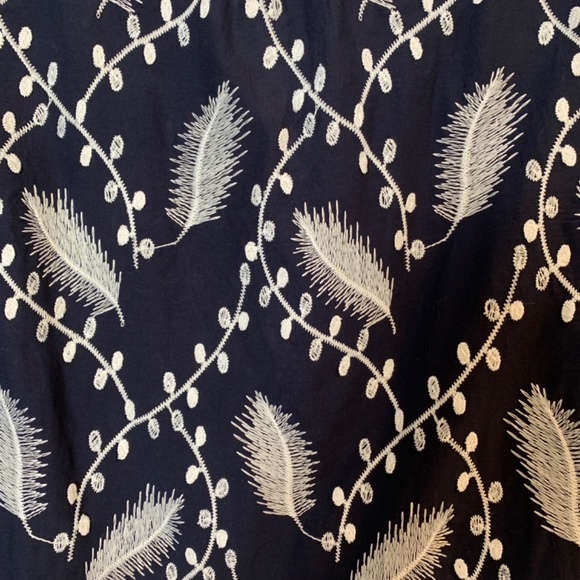 Talbots Embroidered Peasant Top XL Navy Blue Floral Leaves 100% Cotton Boho - Picture 11 of 12